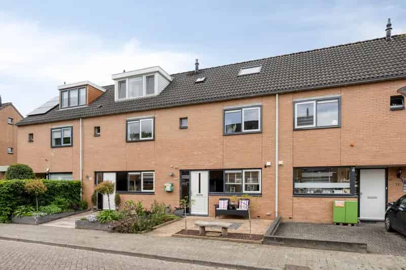 Huis te koop Hoorn: 4 slaapkamers, moderne badkamer, zonnige tuin