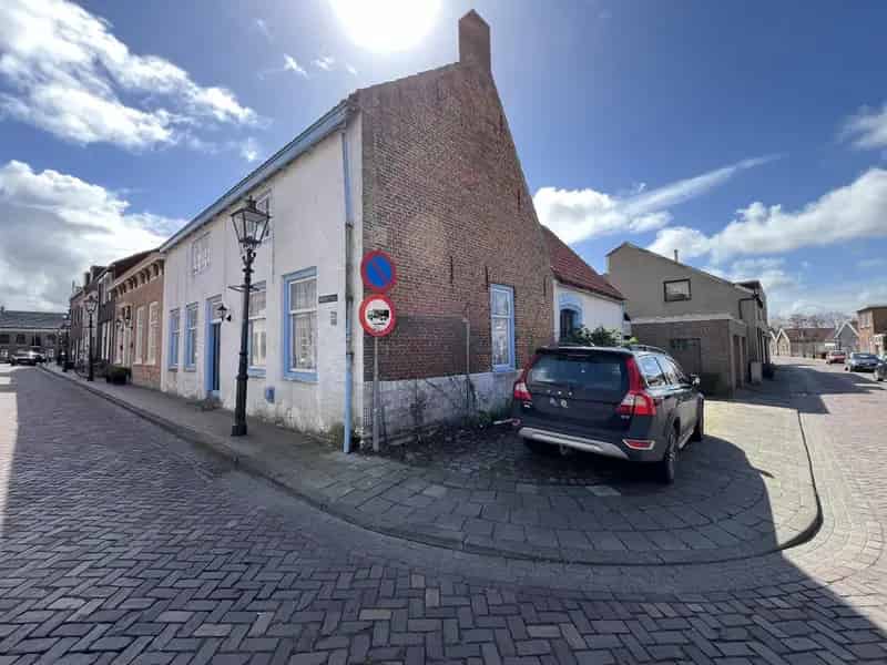 Te renoveren hoekwoning Groede nabij strand