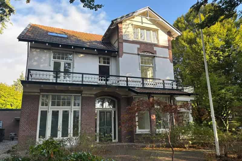 Kantoorvilla te huur Bussum 487m² A++ duurzaam 15 parkeerplaatsen