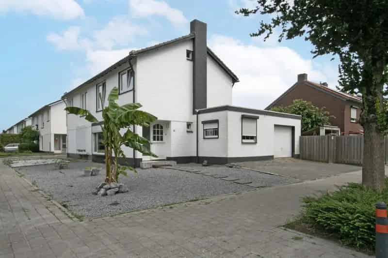 Ruime Hoekwoning 4 Slaapkamers Garage Tuin Weert