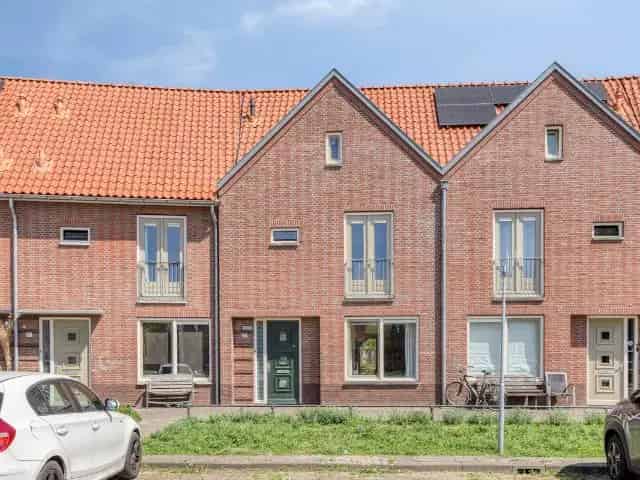 Ruime Tussenwoning 5 Slaapkamers Enschede
