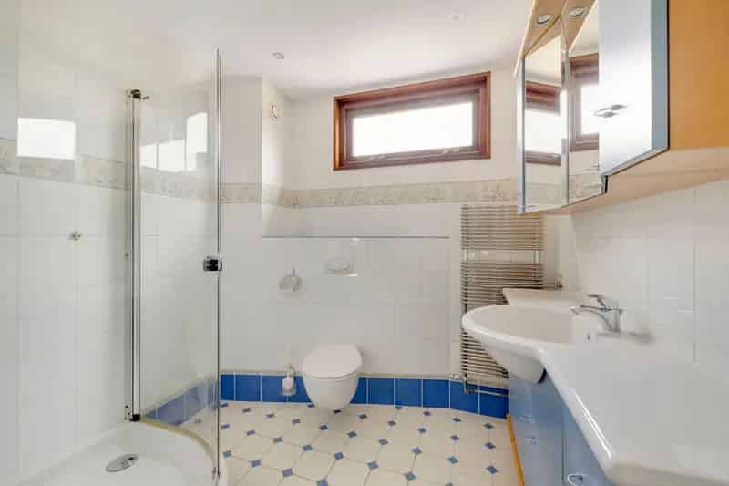 Hoekwoning Schiedam - Veel potentie en diepe tuin