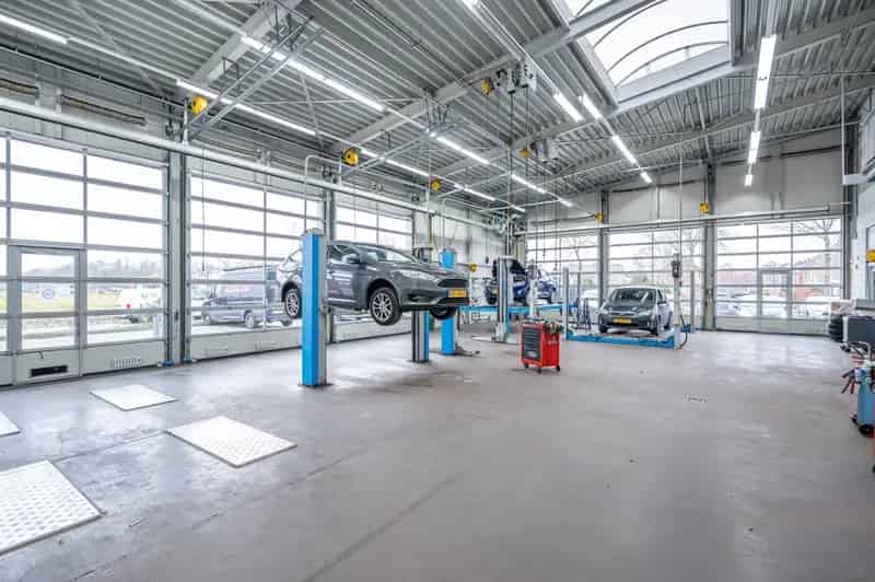 Bedrijfshal te huur Middelharnis 600m2 showroom 333m2 werkplaats