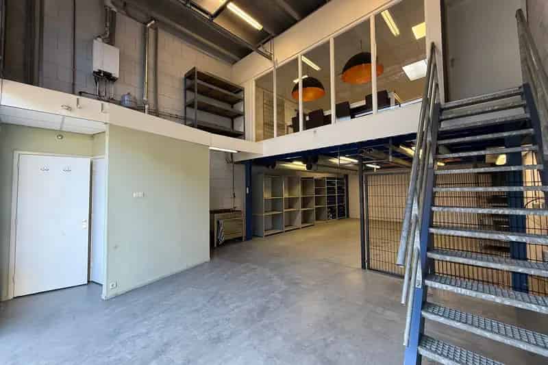 Bedrijfshal Hoogvliet Rotterdam te koop