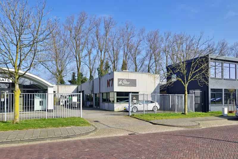 Bedrijfshal te Huur Naarden 104m2 Kantoor Showroom Opslag