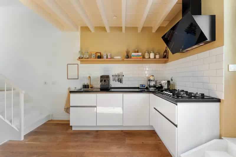 Huis te koop Vlaardingen Waalstraat: 2 slaapkamers, patio & dakterras