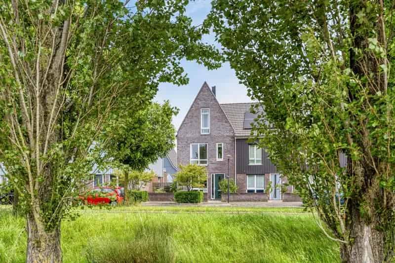 Moderne Hoekwoning 5 Slaapkamers  Parkeergelegenheid  Energielabel A
