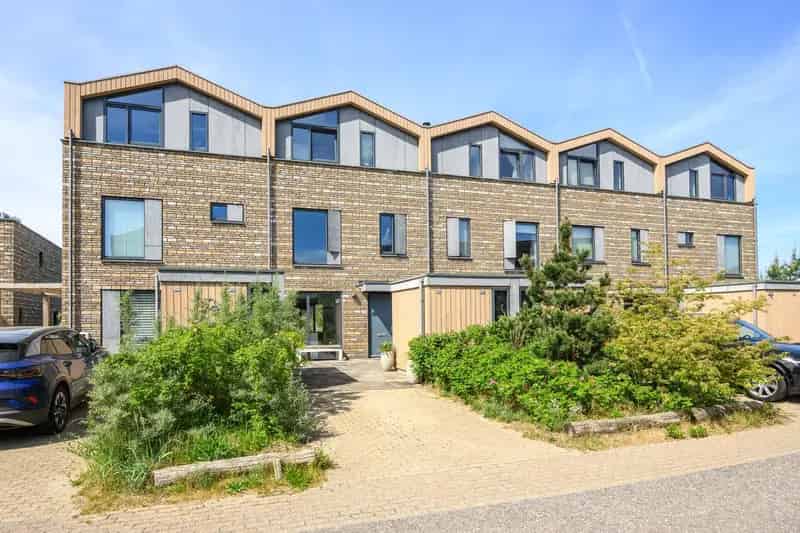 Huis te koop Almere Poort: Moderne 3 slaapkamer woning in de duinen