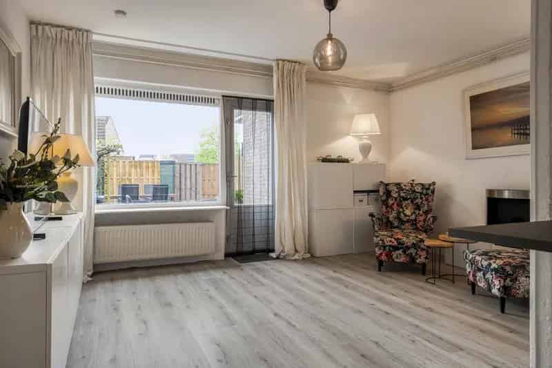 2-kamer benedenwoning De Leyens ruime tuin starters woning