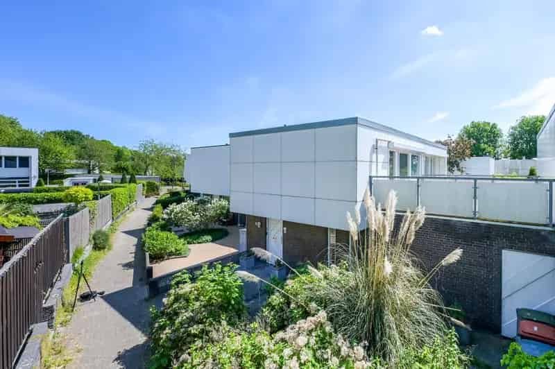 Geschakelde Villa te Koop Uithoorn Dakterras Ruime Tuin