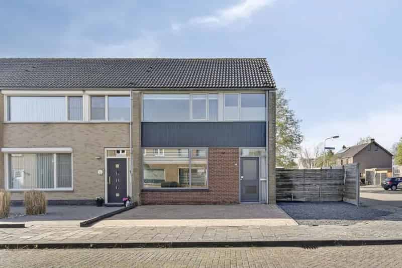 Ruime Hoekwoning Sas van Gent 4 slaapkamers Moderne Keuken