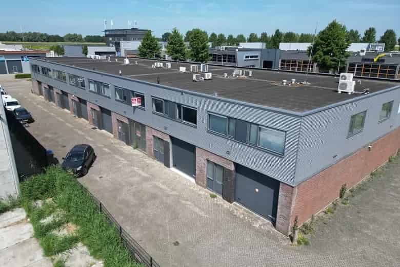 Bedrijfsruimte te Huur Dordrecht 64-66m2