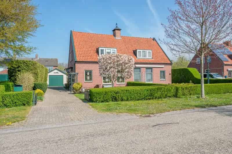 Levensloopbestendige 2-onder-1-kapwoning met 4 slaapkamers en garage