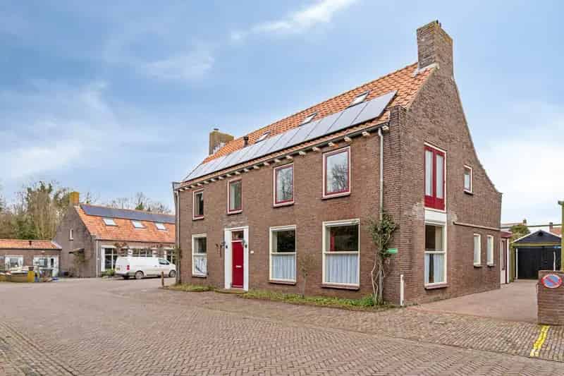 Pastorie 7 slaapkamers 250m2  Gerenoveerd  Zeeland