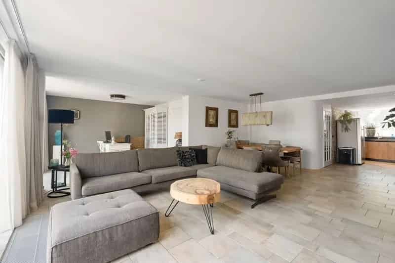 Huis te koop Oostzaan: 3 slaapkamers, tuin aan het water, garage
