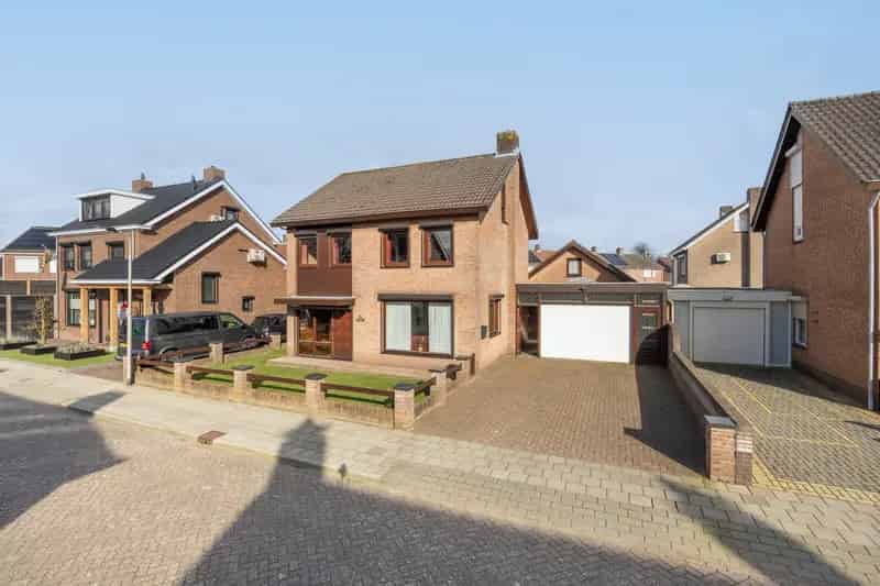 Vrijstaande woning te koop Sint Willebrord 4 slaapkamers