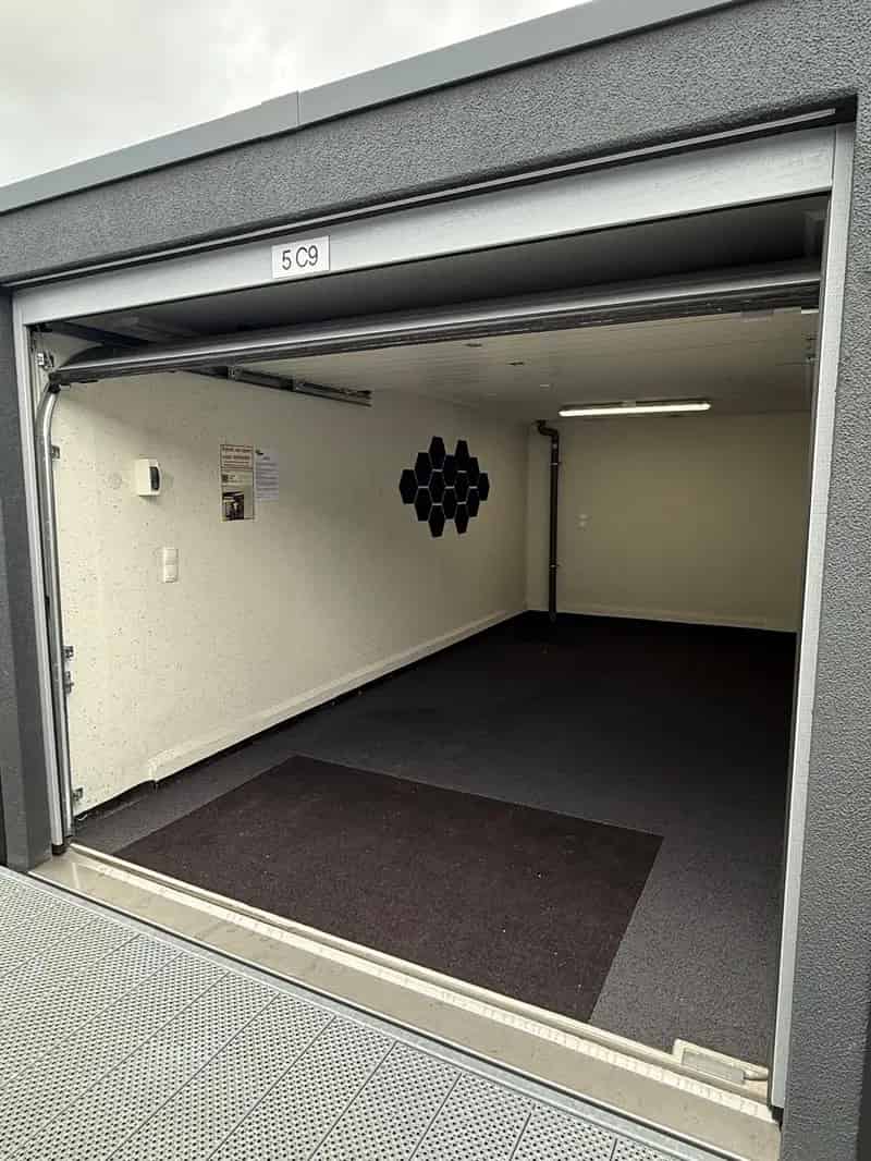 Garagebox te Koop Breda 18m2 Beveiligd Zonnepanelen