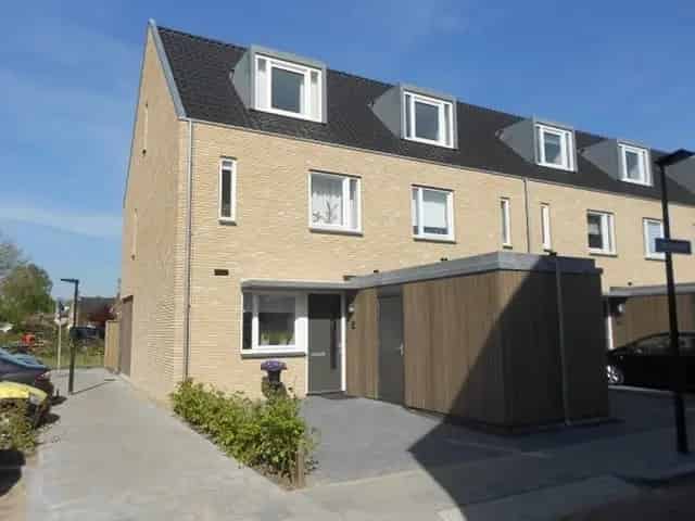 Te Huur: Ruime 6-Kamer 2-onder-1-kapwoning Moergestel
