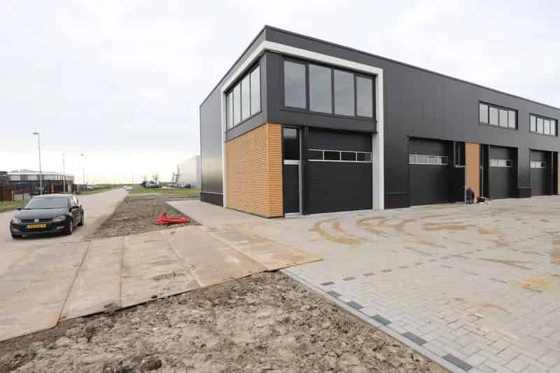 Bedrijfshal te huur Zierikzee 96m2 begane grond 88m2 verdieping
