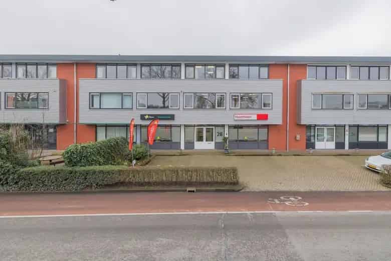 212 m2 Kantoorruimte te Huur of Koop Zoeterwoude