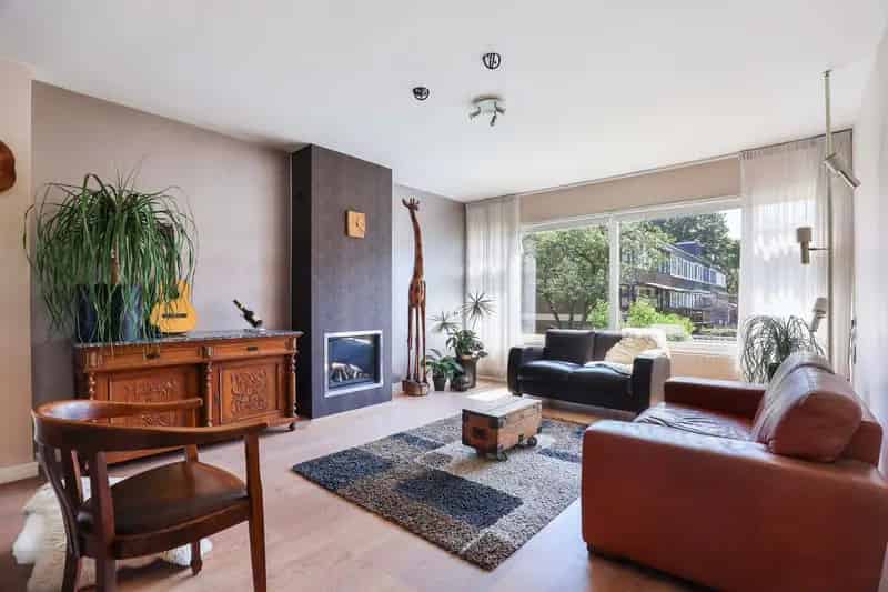 Huis te koop Kamillestraat Apeldoorn Ruime gezinswoning met appartement