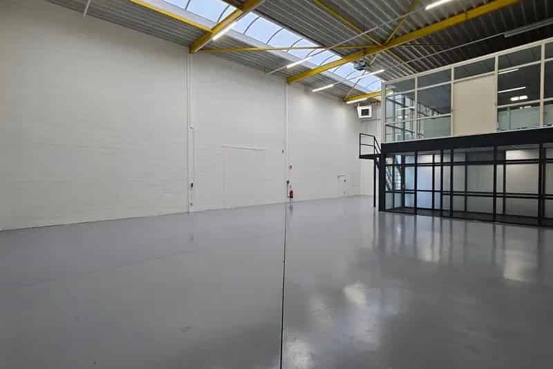 Bedrijfshal te Huur Den Bosch 470m2 Kantoor Showroom Opslag