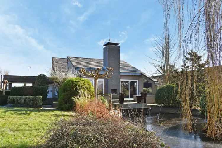 Semi-bungalow Bleiswijk 226m2: Ruime living, Wellness, Privacytuin