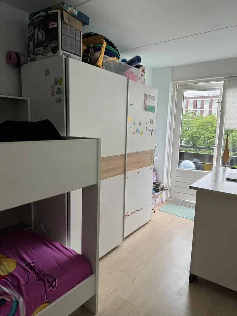 Appartement met Nieuwe Keuken en Ventilatiesysteem Nabij Alle Voorzieningen