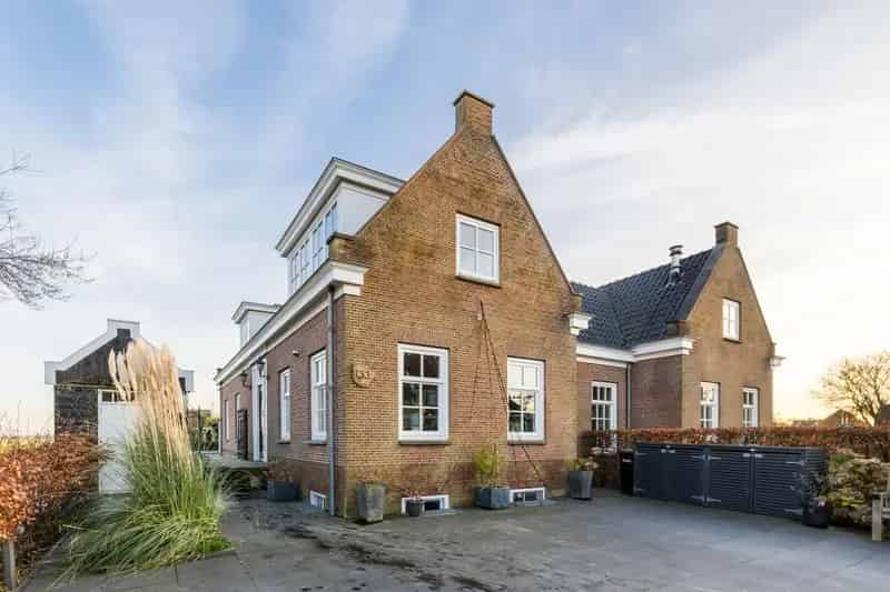 Huis te koop Assendelft: Luxe villa met 3 badkamers en souterrain