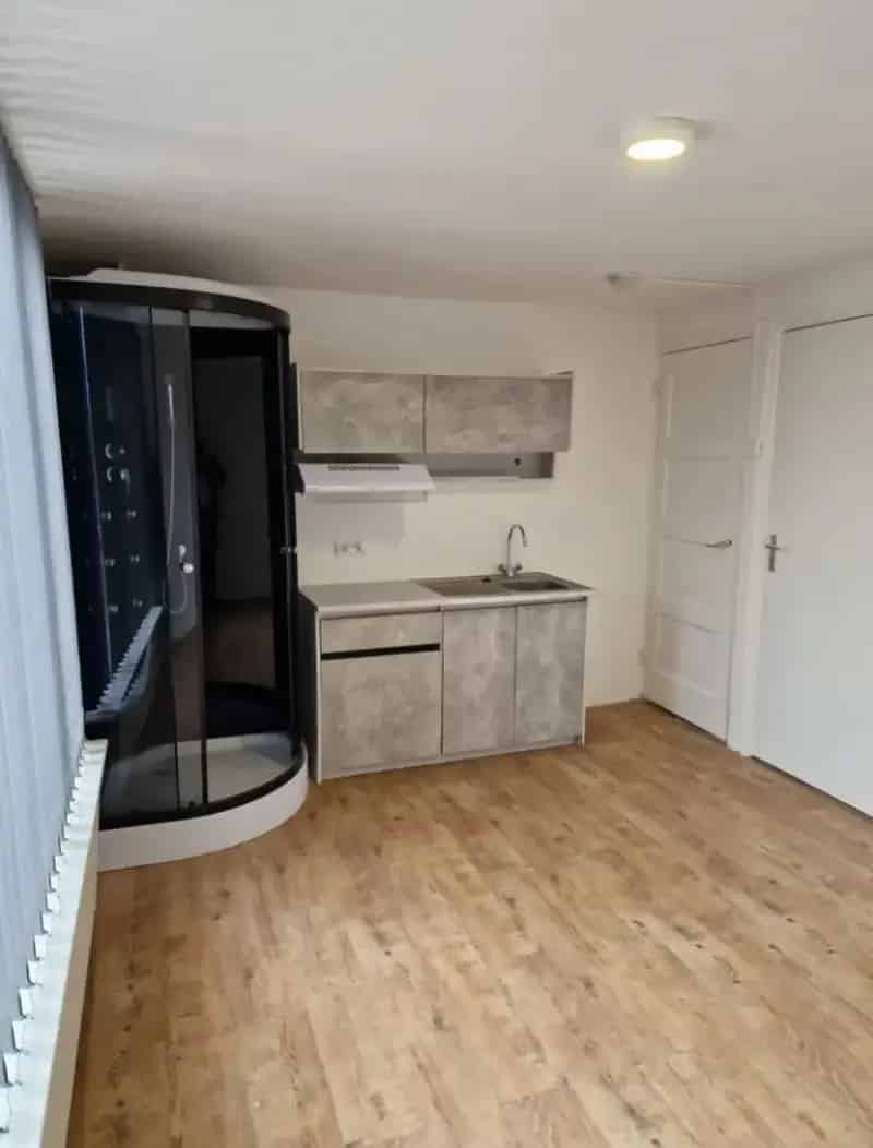 Kamer Oerlesestraat 15m2 gerenoveerd eigen douche en kitchenette