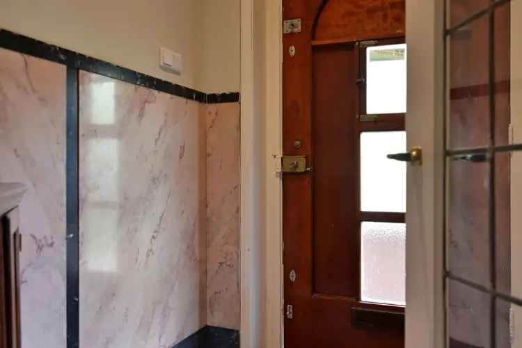 Huis te koop Bussum 5 slaapkamers 2 badkamers gerenoveerd
