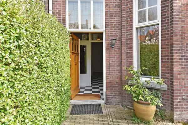 Huis Eikstraat Den Haag: 6 Slaapkamers 2 Badkamers Grote Tuin