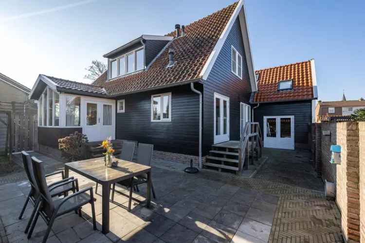 Ruime Finse woning te Nieuwe Tonge met 14 zonnepanelen