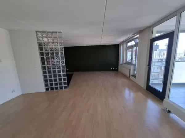 3 Kamer Appartement Dordrecht Wielwijk  Eigen parkeerplaats Serre