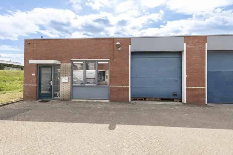 220 m2 bedrijfsruimte te huur in Tiel