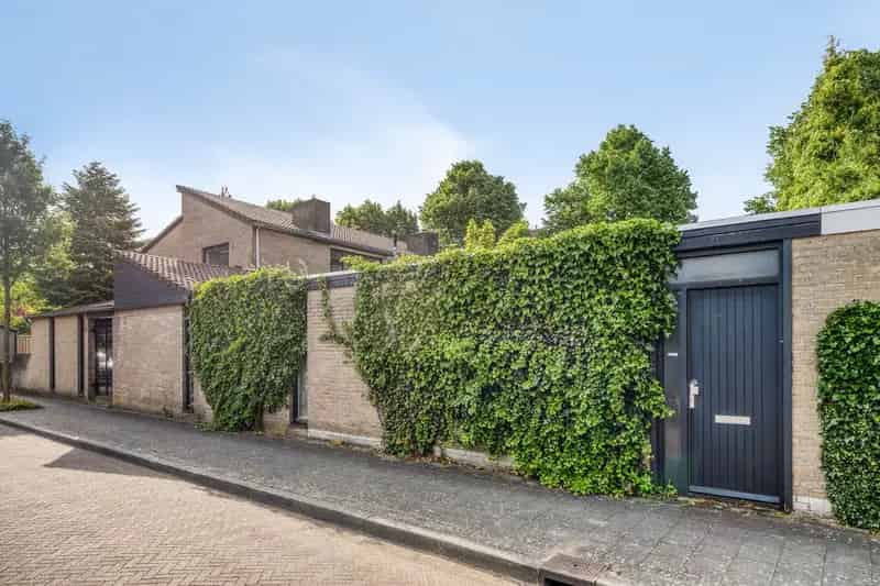 Royale Tweekapper Oss met Kantoor aan Huis