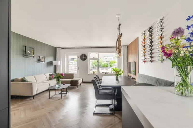 Huis te koop Assendelft: Moderne woning aan het water