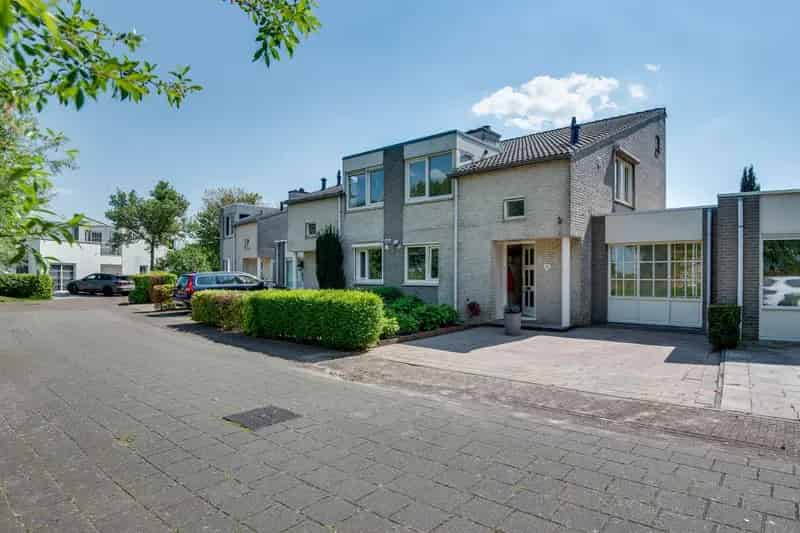 Tweekapper met Vrij Uitzicht Maaspoort Den Bosch