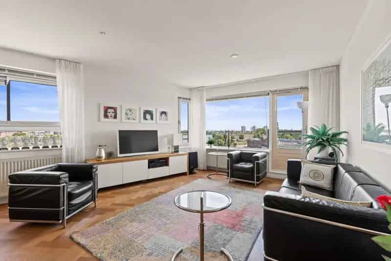 Hoekappartement Koopvaardijhof 136: 3 Slaapkamers, Uitzicht Nieuwe Maas