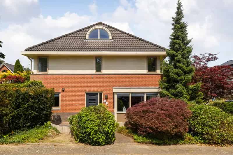 2-onder-1-kapwoning Ede: Modern Comfort, 4 slaapkamers, Ruime Tuin