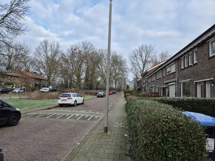 4 Slaapkamers Huis Boomrijke omgeving Nabij Winkels