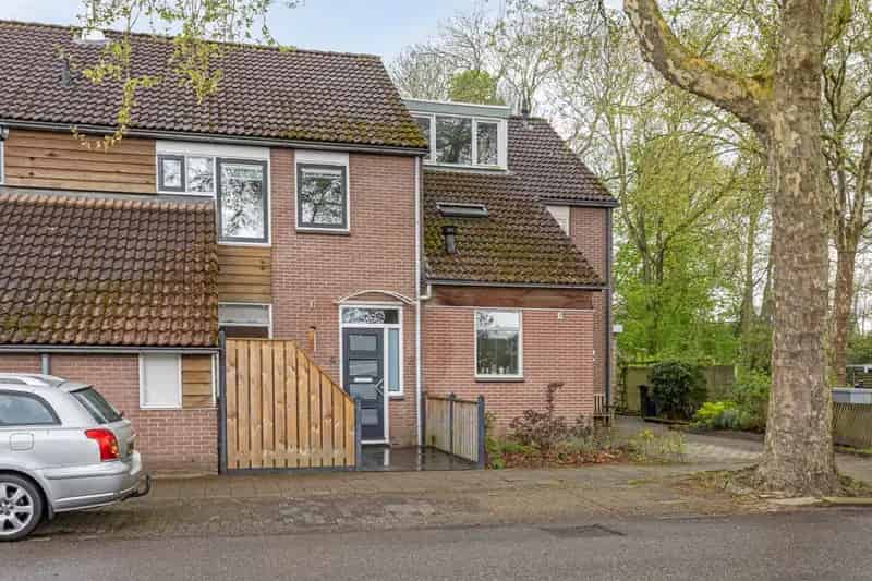 Ruime Tussenwoning Zwolle Zuid Aan Het Water