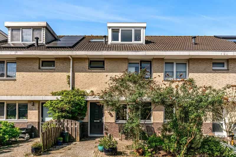 Amstelveen Westwijk: 4 Slaapkamers, Uitgebouwde Woning, Zonnige Tuin