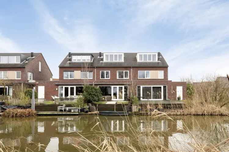 5 Kamerwoning Park Zestienhoven 194m2  Eigen Oprit  Watertuin