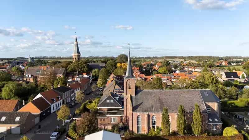 Neogotische Kerk: Unieke gezinswoning met recreatiewoning