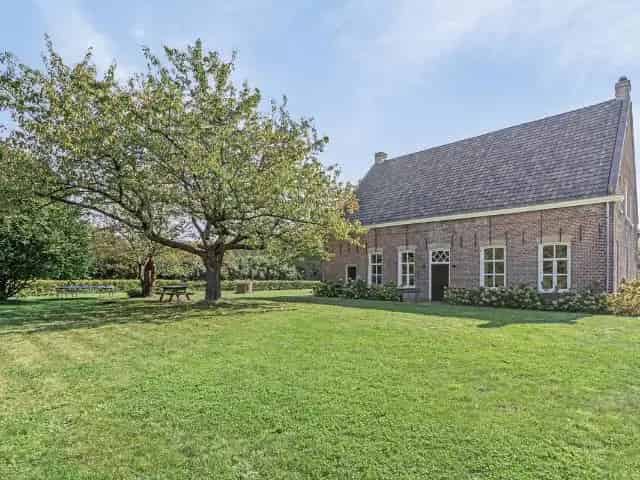 Woonboerderij te koop: Rust, ruimte en natuur in Axel