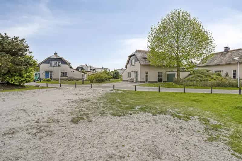 Luxe IJsselmeer Villa met Sauna en Garage Nabij Makkum