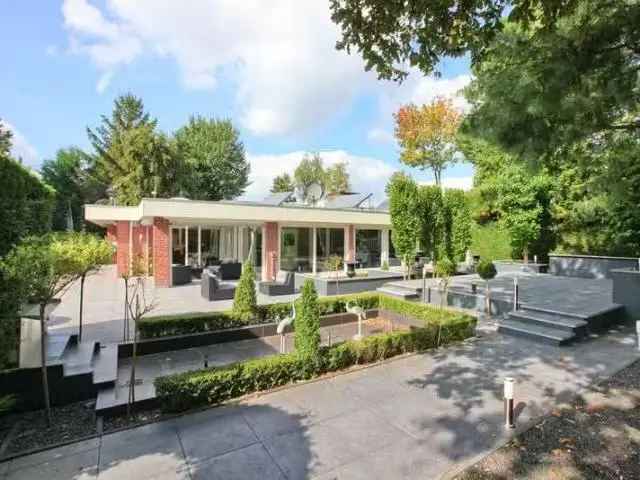 Luxe Villa in Badhoevedorp met Binnenzwembad en Tennisbaan