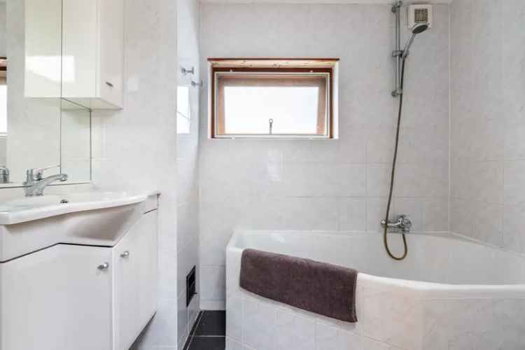 Huis te koop Wormerveer: 3 slaapkamers, tuin, zonnepanelen