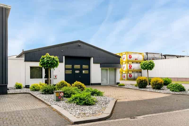 Bedrijfshal Herkenbosch | Zoek bedrijfshallen te huur: Veldweg 4 6075 NL Herkenbosch 